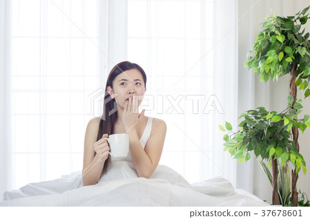 Woman with a mug in bed 37678601