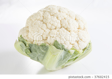 Cauliflower, simple, white background Cauliflower, simple, white background 37682415