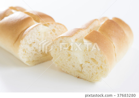 Milk bread, simple, white background 37683280