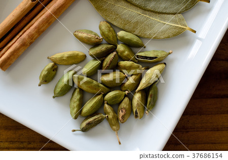 cardamom 37686154