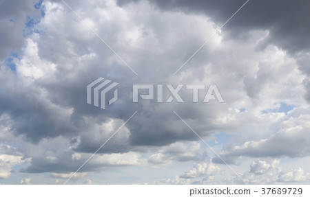 Overcast sky of rain clouds forming in the sky. Overcast sky of rain clouds forming in the sky. 37689729