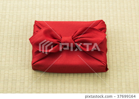Hand-souvenir of bath cloth placed on tatami 37699164