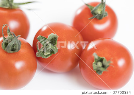 Cherry tomato, simple, white background Cherry tomato, simple, white background 37700584