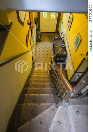 一個時髦的房子的台階在歐洲 37701693