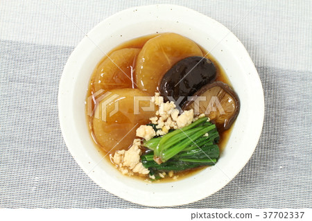 燉蘿蔔和香菇蘑菇炒菜 37702337