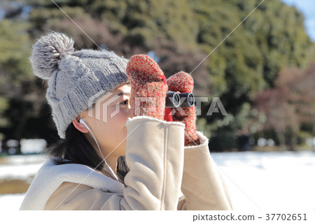 Observe with binoculars 37702651