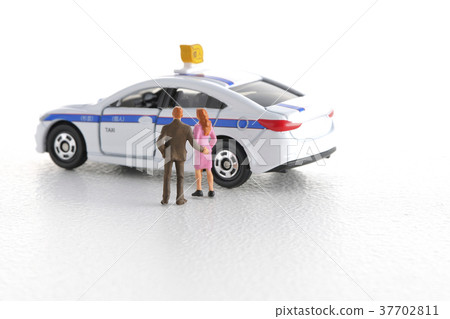 Pick up a taxi Pick up a taxi 37702811