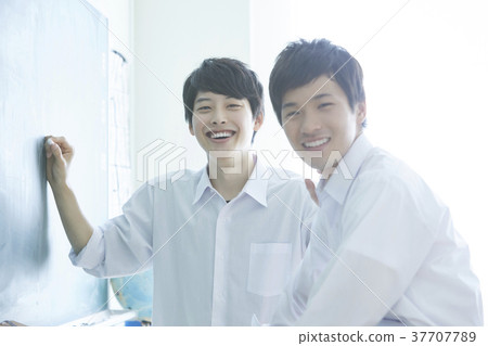 Students studying 37707789