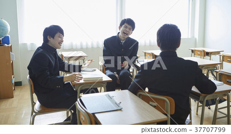 學生們學習 37707799