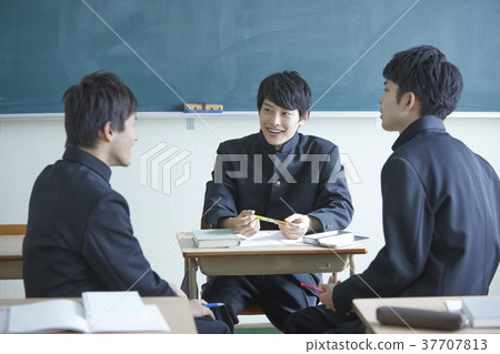 Students studying 37707813