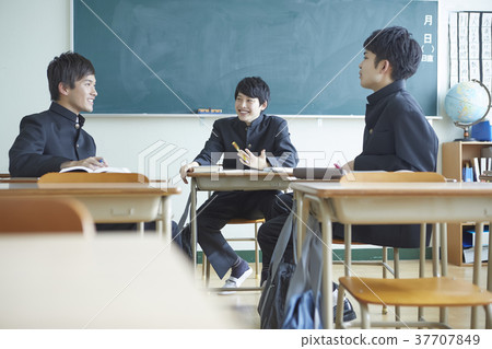 Male students in the classroom 37707849