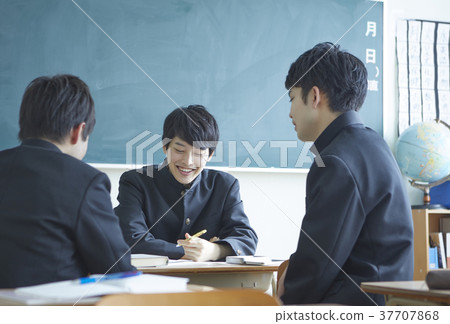 學生們學習 37707868
