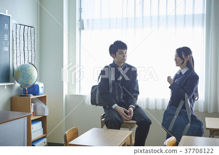 A student who speaks in the classroom 37708122
