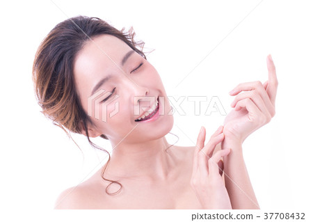 Beautiful Asian Woman Portrait on white background 37708432