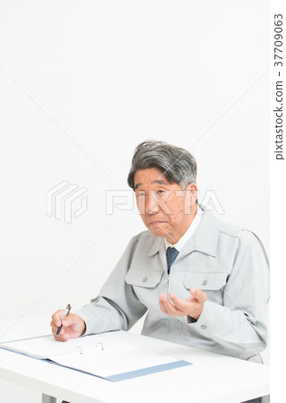 Senior man working clothes 37709063