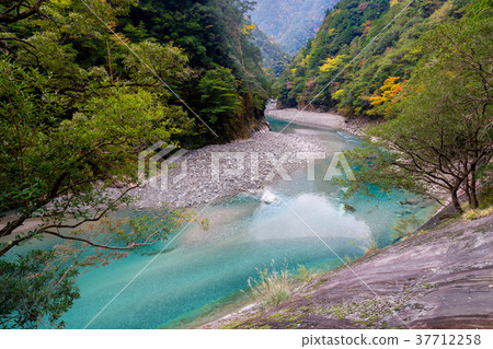 大杉谷（三重縣多木郡大代町），日本100個最偉大的山谷和100個未開發地區之一*照片位置信息可在作品的評論部分找到 37712258