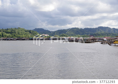 The world's largest aquatic settlement Kampong Ayer 37712293