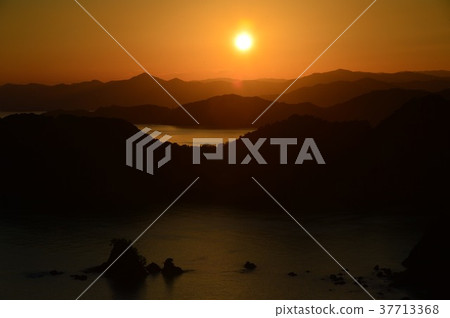 Kochi Prefecture Sunset on the Yokonami Peninsula across the Pacific Ocean Kochi Prefecture Sunset on the Yokonami Peninsula across the Pacific Ocean 37713368