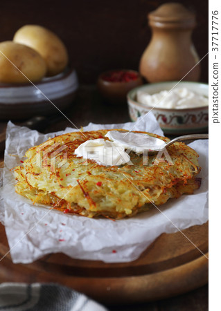 French cuisine. Pomme darphin 37717776