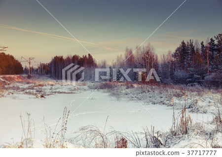 beautiful winter sunset 37717777