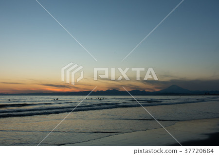 Shonan Suganuma Coast Mt. Fuji Sunset 37720684