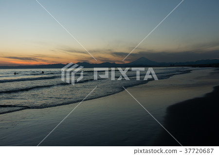 Shonan Suganuma Coast Mt. Fuji Sunset Shonan Suganuma Coast Mt. Fuji Sunset 37720687