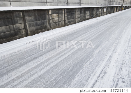 Frozen road 37721144