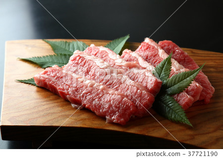 Kuroge Wagyu beef rib meat 37721190
