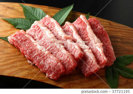 Kuroge Wagyu beef rib meat 37721195