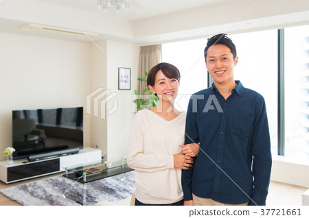 公寓購買30多歲的情侶 37721661
