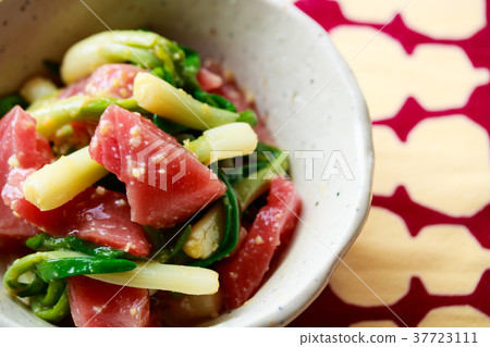 炒三文魚炒醋和醬油 炒三文魚炒醋和醬油 37723111