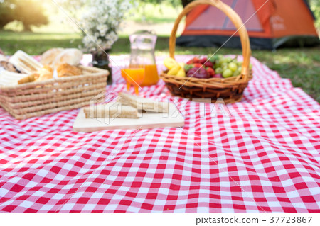picnic bread crossiant basket with fruit  37723867