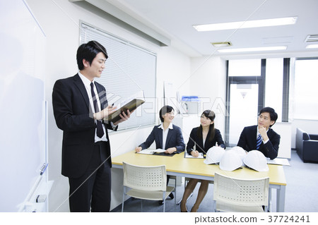 Businessmen having a meeting Businessmen having a meeting 37724241