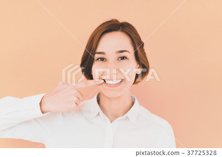 Teeth care (female, dental image) 37725328