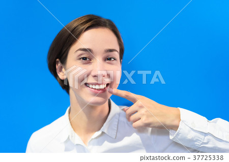 牙齒護理（女性，牙科圖像） 37725338