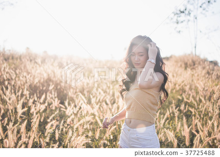 Portrait Asia girl in the sunset on the field 37725488