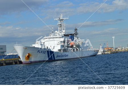 日本海岸警衛隊巡邏艇停泊在橫濱港 37725609