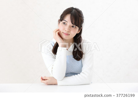 一個女人在想 37726199