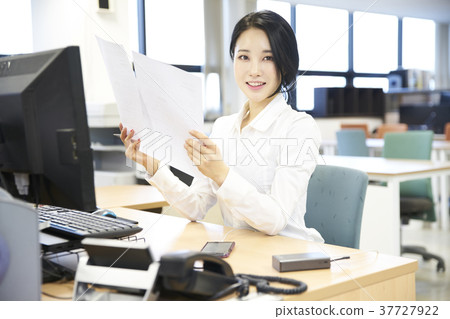 Business woman Business woman 37727922