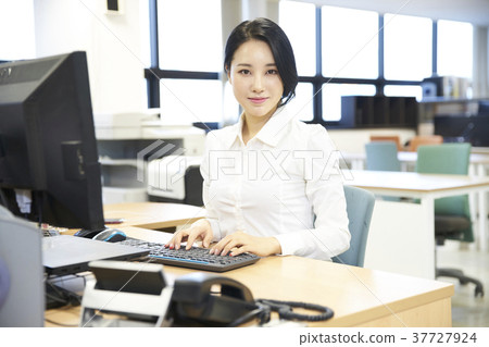 Business woman Business woman 37727924