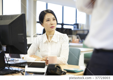 Business woman Business woman 37728003
