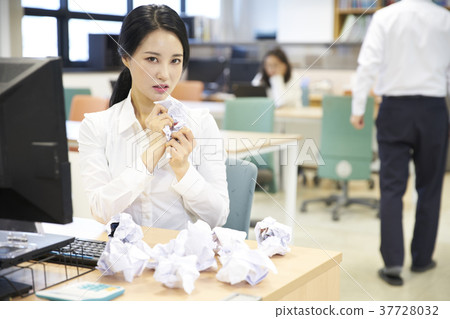 Business woman 37728032