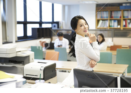Business woman 37728195