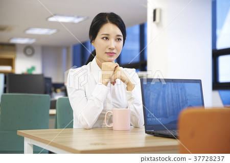 Business woman Business woman 37728237