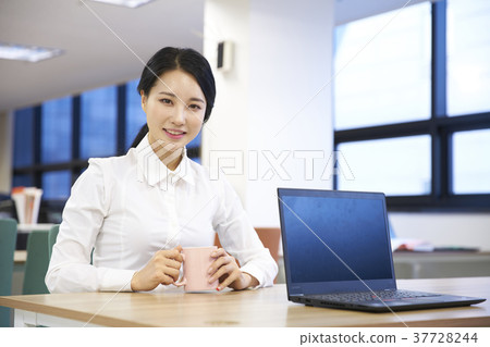 Business woman Business woman 37728244