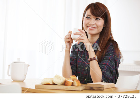 Living meal Living meal 37729123