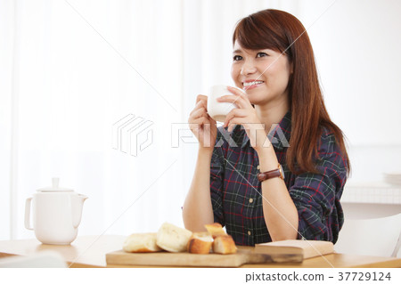 Living meal Living meal 37729124