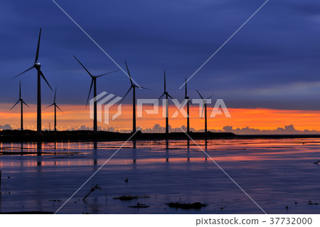 臺灣,臺中,高美濕地,風力發電,風車,能源,綠色能源,電力,落日,黃昏,夕陽,海岸,沙洲,海灘 臺灣,臺中,高美濕地,風力發電,風車,能源,綠色能源,電力,落日,黃昏,夕陽,海岸,沙洲,海灘 37732000