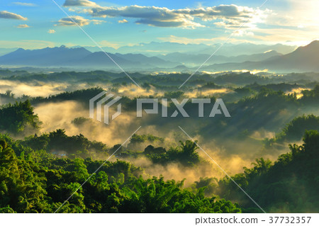 臺灣,臺南,二寮,二寮觀日亭,日出,晨曦,清晨,光線,陽光,霧氣,雲,山,臺南旅遊,臺南景點 臺灣,臺南,二寮,二寮觀日亭,日出,晨曦,清晨,光線,陽光,霧氣,雲,山,臺南旅遊,臺南景點 37732357