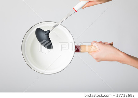 One handed pan 37732692